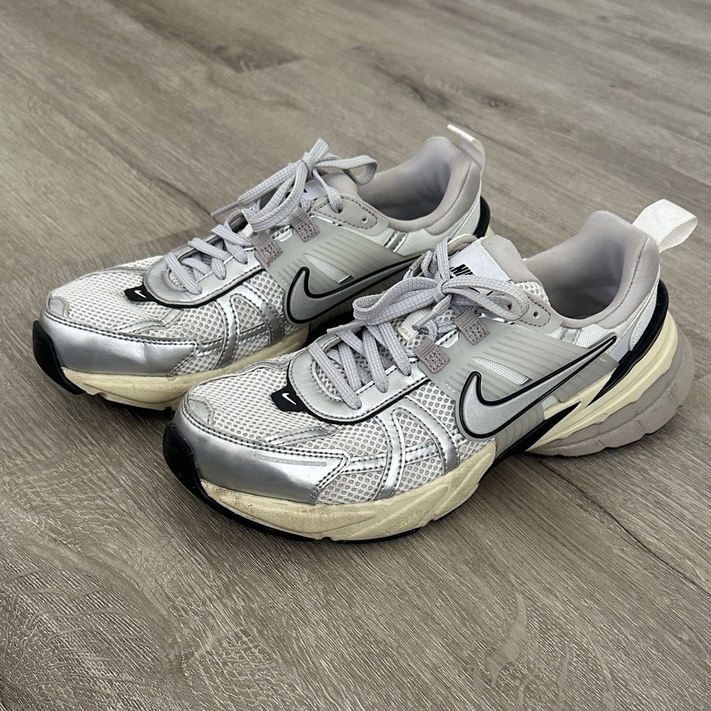 Nike V2 Run Sneakers